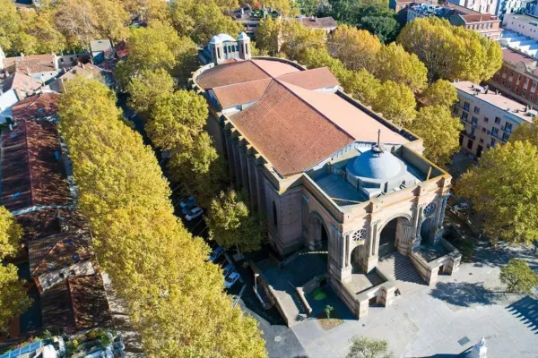 Vue aérienne de l'Église Saint-Aubin (Agrandir l'image - fenêtre modale)