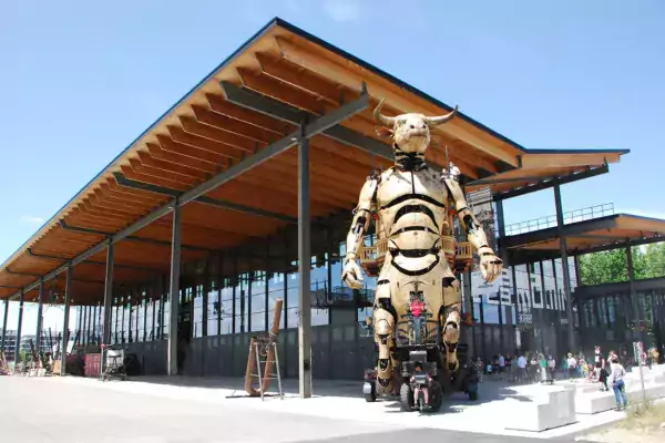 Vue sur la Halle de la machine sur Toulouse (Agrandir l'image - fenêtre modale)
